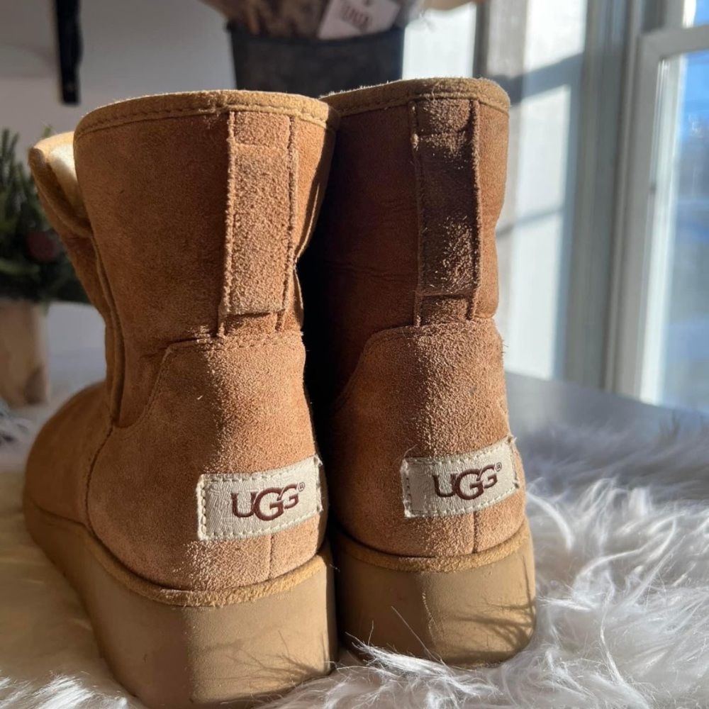 UGGS